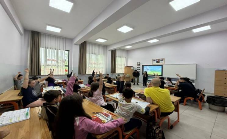 Dr. Hülya YILDIZ öncülüğünde öğrencilerimiz farklı okullarda önleyici farkındalık çalışmaları düzenlemiştir. Hocamızı ve öğrencilerimizi tebrik ederiz.