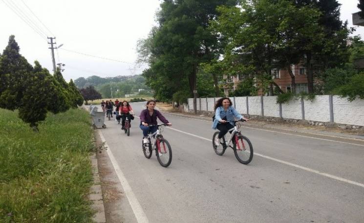 Sakarya/Serdivan Gençlik Merkezinin desteğiyle Sakarya Üniversitesi Sosyal Hizmet Öğrenci Topluluğu 5 Mayıs 2018 tarihinde Serdivan Gölparka Bisiklet turu gerçekleştirdi. 